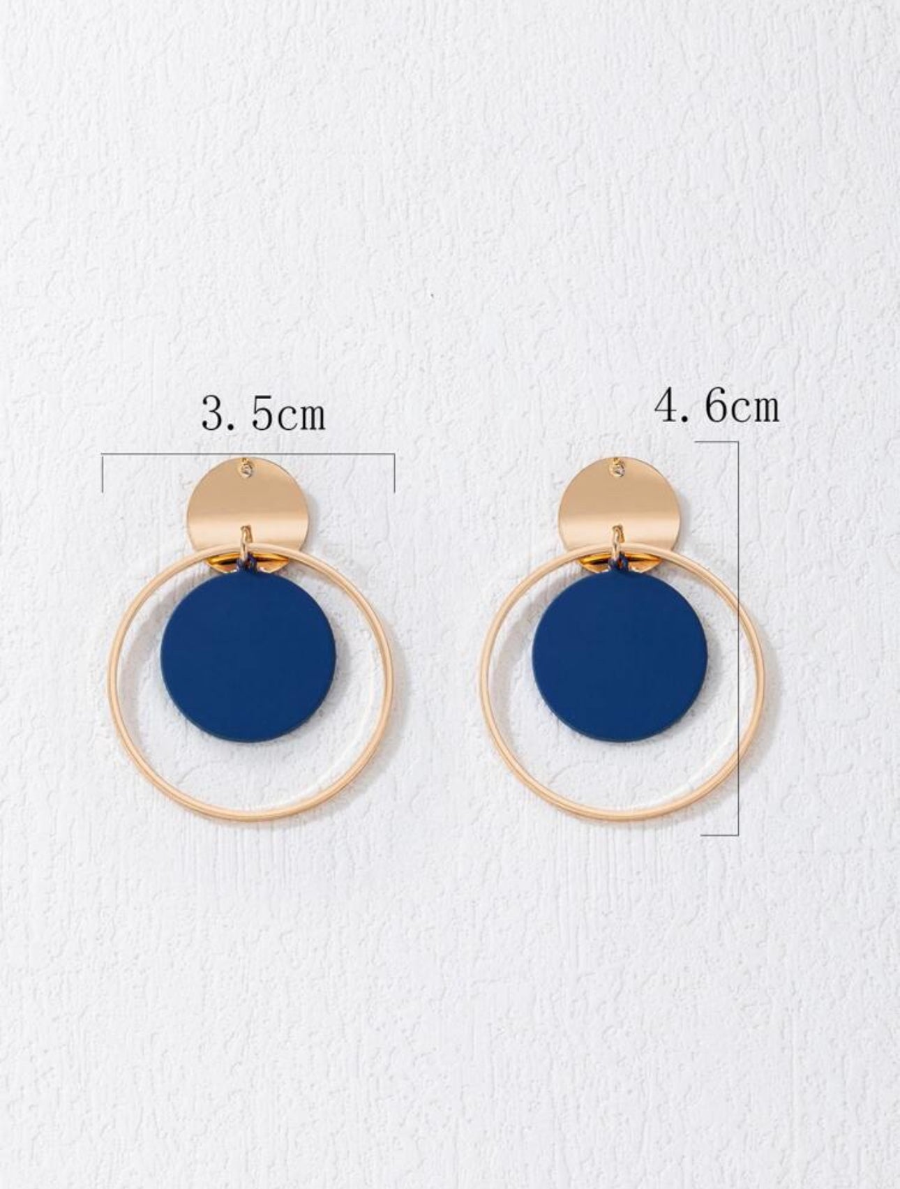 Boucles d’Oreilles Élégantes – Cercle Doré & Bleu Intense