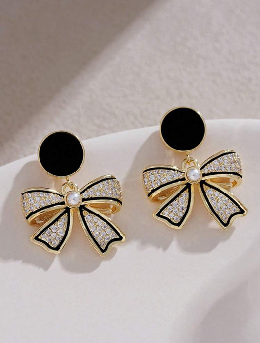 boucles d'oreilles carrées à clous incrustées