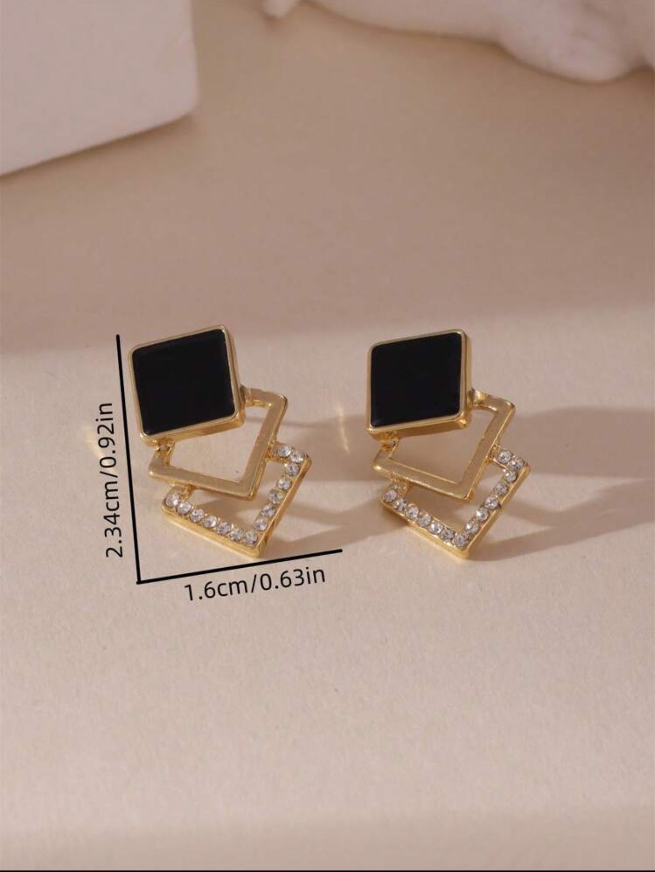 boucles d'oreilles carrées ornées