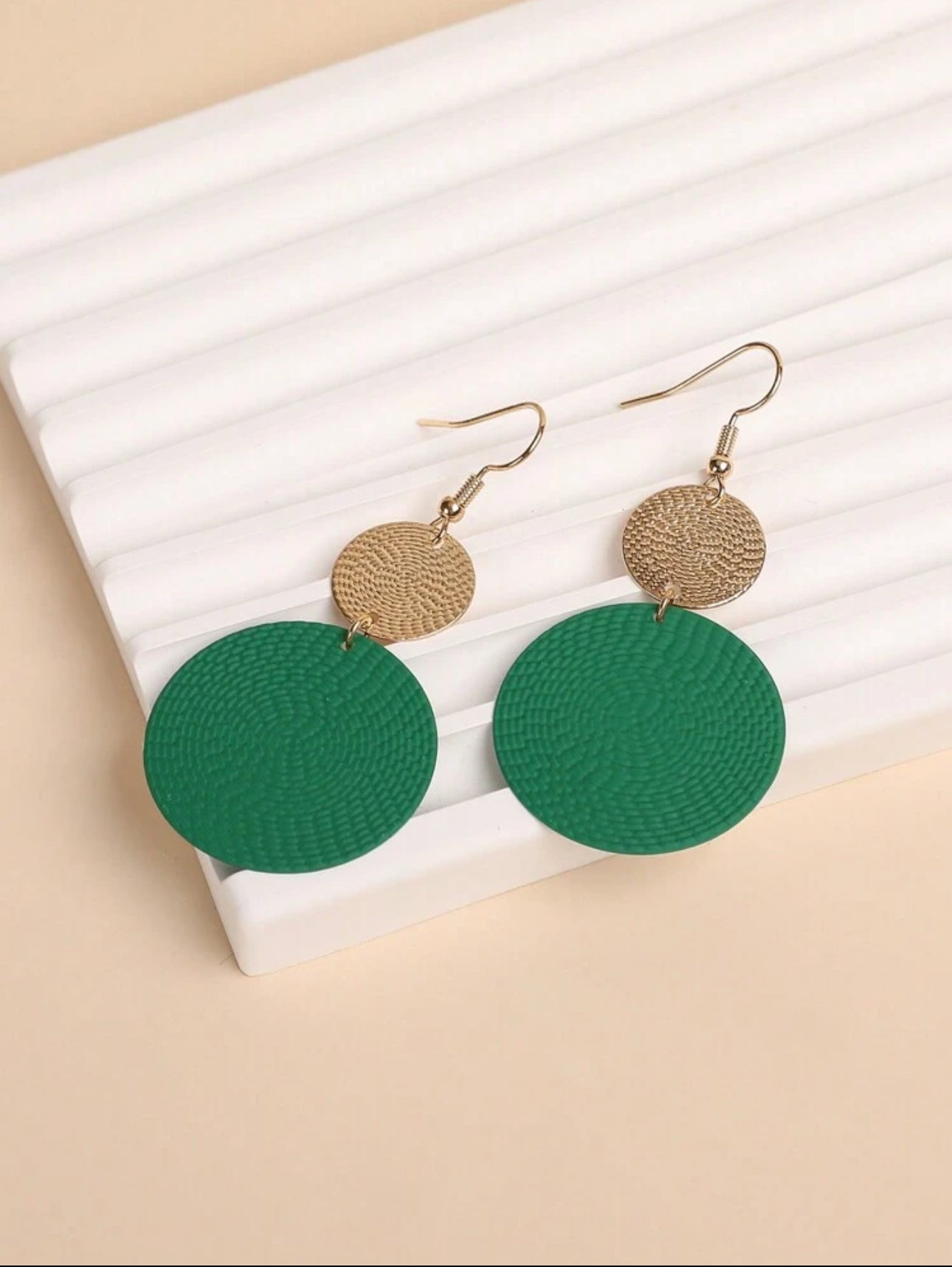 Boucles D'oreilles Simples Et Exagérées